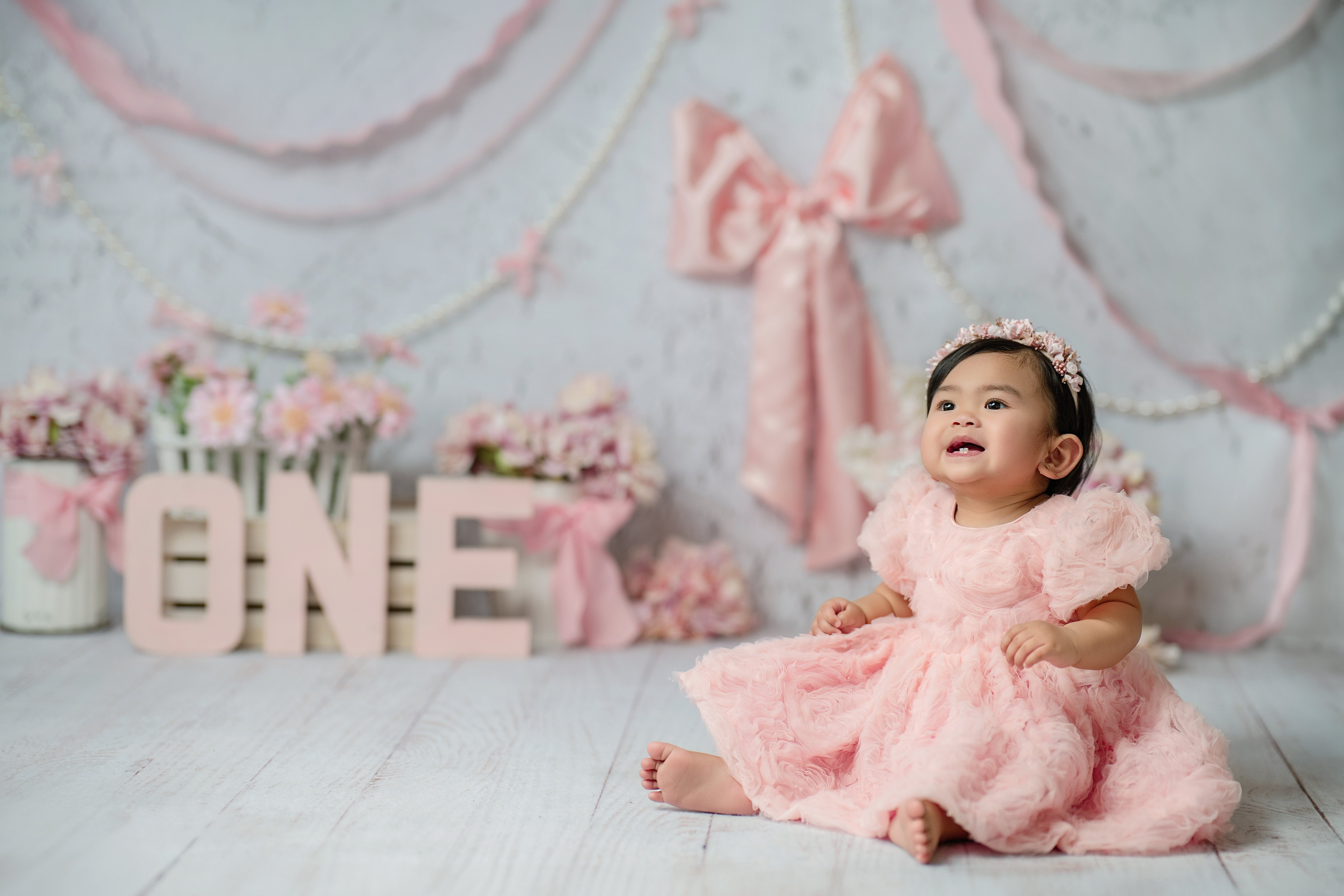 bow pearls baby pink flowers cake smash party decor minimalistic